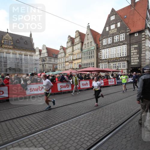 05.10.2025 - 20. swb-Marathon Bremen Yannick Fuchs http://msf.ph/oto/9291105 05.10.2025 10:52:02 Ziel 9683, 10380, 10581, 10625, 10817, 11136, 11325, 11394 meine-sportfotos.de