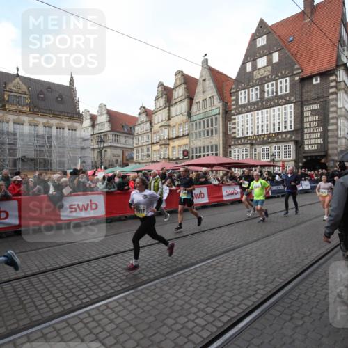 05.10.2025 - 20. swb-Marathon Bremen Yannick Fuchs http://msf.ph/oto/9291109 05.10.2025 10:52:02 Ziel 9683, 10380, 10581, 10625, 10817, 11136, 11325, 11394 meine-sportfotos.de