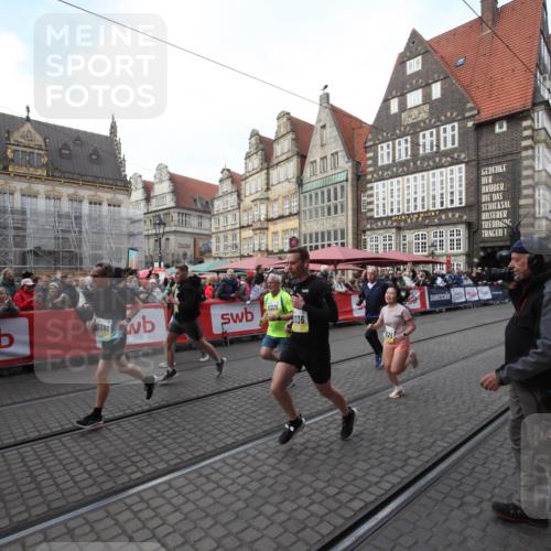 05.10.2025 - 20. swb-Marathon Bremen Yannick Fuchs http://msf.ph/oto/9291119 05.10.2025 10:52:03 Ziel 9683, 10380, 10581, 10625, 10817, 11136, 11273, 11325 meine-sportfotos.de