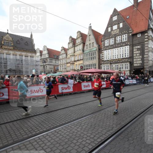 05.10.2025 - 20. swb-Marathon Bremen Yannick Fuchs http://msf.ph/oto/9291181 05.10.2025 10:52:24 Ziel 9584, 9955, 9987, 10507, 10719, 10927, 11128, 11491, 11665 meine-sportfotos.de