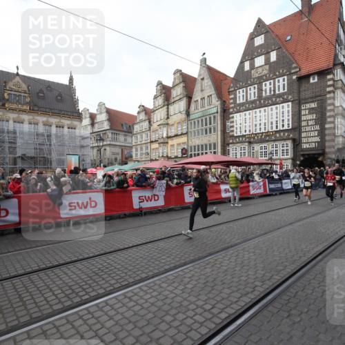 05.10.2025 - 20. swb-Marathon Bremen Yannick Fuchs http://msf.ph/oto/9291231 05.10.2025 10:52:35 Ziel 8888, 9903, 10327, 10388, 10608, 11283, 11387, 11413 meine-sportfotos.de