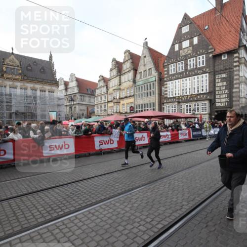 05.10.2025 - 20. swb-Marathon Bremen Yannick Fuchs http://msf.ph/oto/9291286 05.10.2025 10:52:49 Ziel 9214, 9581, 10833, 11012, 11382, 11417, 11587 meine-sportfotos.de