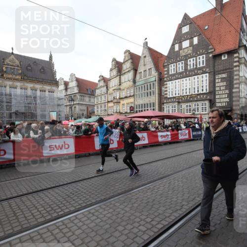 05.10.2025 - 20. swb-Marathon Bremen Yannick Fuchs http://msf.ph/oto/9291289 05.10.2025 10:52:50 Ziel 9214, 9501, 9581, 10308, 10309, 10833, 10997, 11012, 11382, 11417, 11587 meine-sportfotos.de