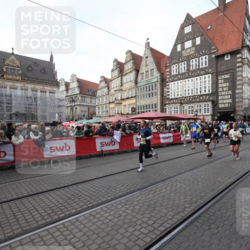 05.10.2025 - 20. swb-Marathon Bremen Yannick Fuchs http://msf.ph/oto/9291294 05.10.2025 10:52:52 Ziel 9214, 9284, 9501, 9581, 9830, 9985, 10308, 10309, 10514, 10997, 11012, 11382, 11417 meine-sportfotos.de