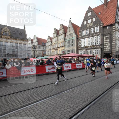 05.10.2025 - 20. swb-Marathon Bremen Yannick Fuchs http://msf.ph/oto/9291298 05.10.2025 10:52:52 Ziel 9214, 9284, 9501, 9581, 9830, 9985, 10308, 10309, 10514, 10997, 11012, 11382, 11417 meine-sportfotos.de