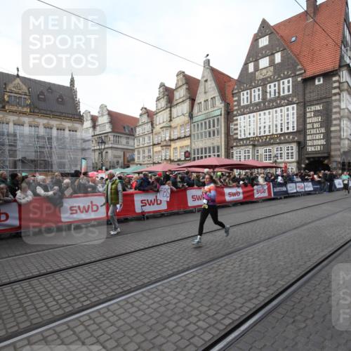 05.10.2025 - 20. swb-Marathon Bremen Yannick Fuchs http://msf.ph/oto/9291343 05.10.2025 10:52:57 Ziel 9284, 9830, 9985, 10514, 10955 meine-sportfotos.de