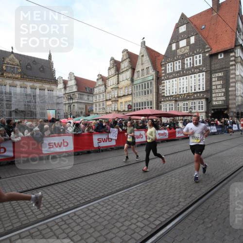 05.10.2025 - 20. swb-Marathon Bremen Yannick Fuchs http://msf.ph/oto/9291363 05.10.2025 10:53:05 Ziel 9187, 9650, 9918, 10064, 10539, 10779, 11259, 11398, 11411, 11450, 11722 meine-sportfotos.de