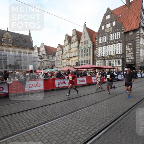 05.10.2025 - 20. swb-Marathon Bremen Yannick Fuchs http://msf.ph/oto/9291383 05.10.2025 10:53:08 Ziel 9650, 10128, 10539, 11259, 11300, 11398, 11411, 11450 meine-sportfotos.de