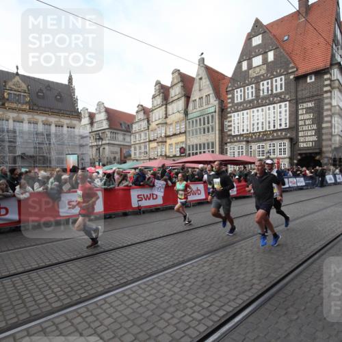 05.10.2025 - 20. swb-Marathon Bremen Yannick Fuchs http://msf.ph/oto/9291391 05.10.2025 10:53:09 Ziel 9650, 10128, 10539, 11259, 11300, 11398, 11411 meine-sportfotos.de