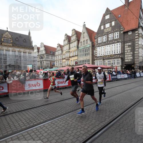 05.10.2025 - 20. swb-Marathon Bremen Yannick Fuchs http://msf.ph/oto/9291398 05.10.2025 10:53:09 Ziel 9650, 10128, 10539, 11259, 11300, 11398, 11411 meine-sportfotos.de