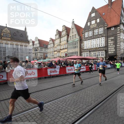 05.10.2025 - 20. swb-Marathon Bremen Yannick Fuchs http://msf.ph/oto/9291422 05.10.2025 10:53:16 Ziel 9449, 9703, 9834, 10242, 10349, 10460, 10466, 10958, 11377, 11512 meine-sportfotos.de