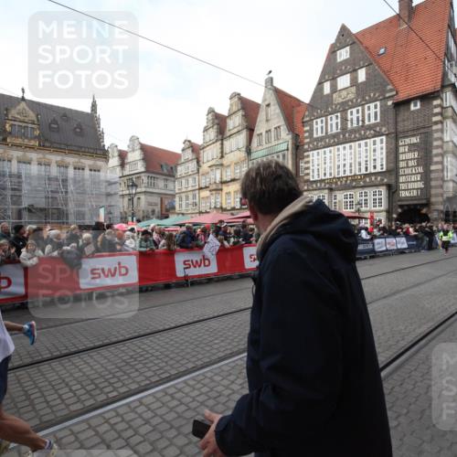 05.10.2025 - 20. swb-Marathon Bremen Yannick Fuchs http://msf.ph/oto/9291479 05.10.2025 10:53:23 Ziel 7251, 9263, 9539, 9956, 10317, 10806, 10993, 11174, 11175, 11510 meine-sportfotos.de