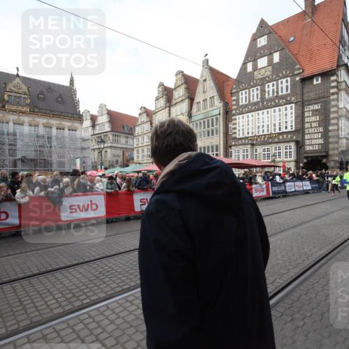 05.10.2025 - 20. swb-Marathon Bremen Yannick Fuchs http://msf.ph/oto/9291484 05.10.2025 10:53:24 Ziel 7193, 7251, 9263, 9539, 9717, 10057, 10317, 10993, 11174, 11175 meine-sportfotos.de