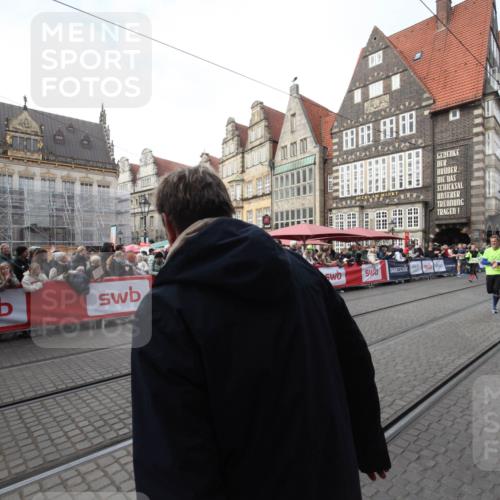 05.10.2025 - 20. swb-Marathon Bremen Yannick Fuchs http://msf.ph/oto/9291491 05.10.2025 10:53:24 Ziel 7193, 7251, 9263, 9539, 9717, 10057, 10317, 10993, 11174, 11175 meine-sportfotos.de