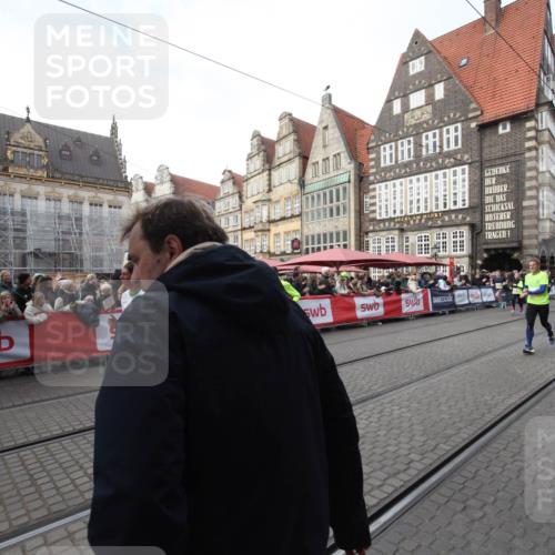 05.10.2025 - 20. swb-Marathon Bremen Yannick Fuchs http://msf.ph/oto/9291499 05.10.2025 10:53:24 Ziel 7193, 7251, 9263, 9539, 9717, 10057, 10317, 10993, 11174, 11175 meine-sportfotos.de
