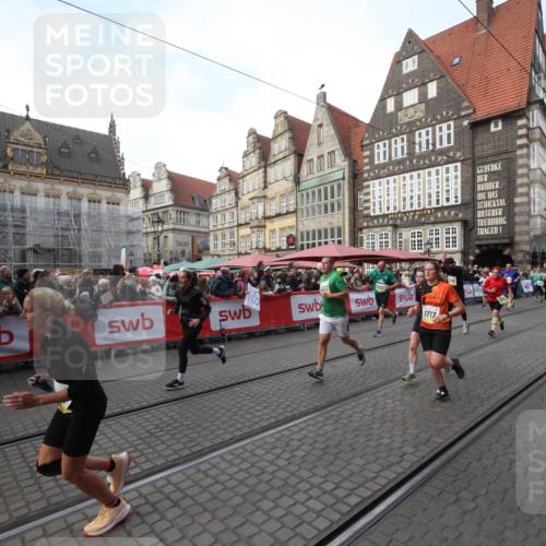 05.10.2025 - 20. swb-Marathon Bremen Yannick Fuchs http://msf.ph/oto/9291529 05.10.2025 10:53:29 Ziel 7193, 7251, 9717, 9868, 9957, 10057, 10302, 10335, 10369, 10468, 10655, 10934, 11174, 11545, 11616, 11716 meine-sportfotos.de