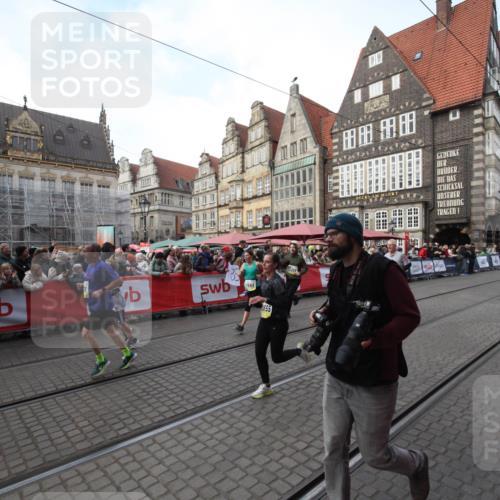 05.10.2025 - 20. swb-Marathon Bremen Yannick Fuchs http://msf.ph/oto/9291561 05.10.2025 10:53:33 Ziel 9957, 10369, 10468, 10655, 10934, 11545, 11716 meine-sportfotos.de