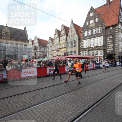05.10.2025 - 20. swb-Marathon Bremen Yannick Fuchs http://msf.ph/oto/9291579 05.10.2025 10:53:40 Ziel 9238, 9461, 9464, 9569, 10310, 10642, 10925, 11046, 11246 meine-sportfotos.de