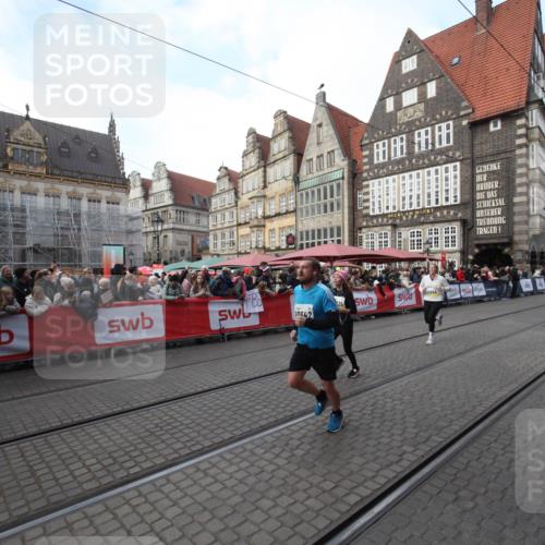 05.10.2025 - 20. swb-Marathon Bremen Yannick Fuchs http://msf.ph/oto/9291606 05.10.2025 10:53:44 Ziel 10020, 10642, 10925, 11046 meine-sportfotos.de
