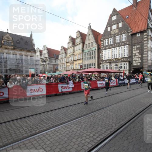 05.10.2025 - 20. swb-Marathon Bremen Yannick Fuchs http://msf.ph/oto/9291623 05.10.2025 10:53:48 Ziel 9494, 9934, 10020, 10416, 10906, 10966, 11141 meine-sportfotos.de