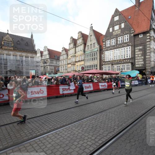 05.10.2025 - 20. swb-Marathon Bremen Yannick Fuchs http://msf.ph/oto/9291630 05.10.2025 10:53:49 Ziel 9494, 9934, 10020, 10416, 10906, 10966, 11141, 11383 meine-sportfotos.de