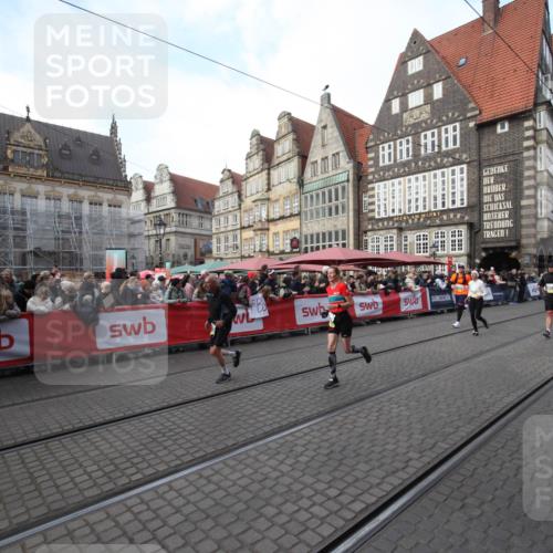 05.10.2025 - 20. swb-Marathon Bremen Yannick Fuchs http://msf.ph/oto/9291647 05.10.2025 10:53:51 Ziel 9494, 9934, 10416, 10906, 10966, 11141, 11383 meine-sportfotos.de