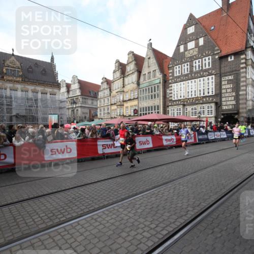 05.10.2025 - 20. swb-Marathon Bremen Yannick Fuchs http://msf.ph/oto/9291665 05.10.2025 10:53:56 Ziel 9456, 9701, 10046, 10616, 10696, 11445, 11533 meine-sportfotos.de