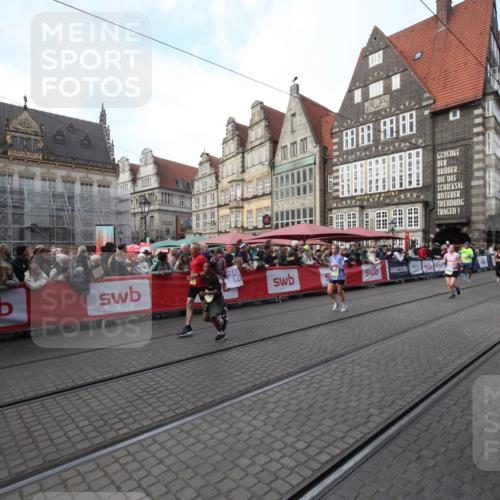 05.10.2025 - 20. swb-Marathon Bremen Yannick Fuchs http://msf.ph/oto/9291670 05.10.2025 10:53:57 Ziel 9456, 9701, 10046, 10484, 10616, 10696, 11445, 11533 meine-sportfotos.de
