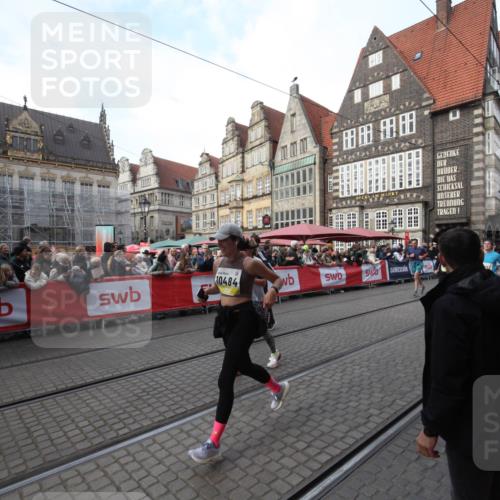 05.10.2025 - 20. swb-Marathon Bremen Yannick Fuchs http://msf.ph/oto/9291720 05.10.2025 10:54:03 Ziel 9313, 9548, 9835, 10075, 10163, 10484, 10785, 11152, 11339, 11593 meine-sportfotos.de