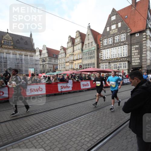 05.10.2025 - 20. swb-Marathon Bremen Yannick Fuchs http://msf.ph/oto/9291724 05.10.2025 10:54:04 Ziel 9313, 9520, 9548, 9807, 9835, 10075, 10163, 10785, 11152, 11339, 11593 meine-sportfotos.de