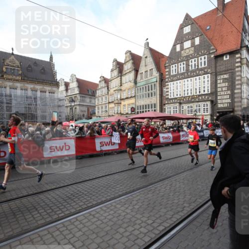 05.10.2025 - 20. swb-Marathon Bremen Yannick Fuchs http://msf.ph/oto/9291770 05.10.2025 10:54:10 Ziel 9520, 9807, 10019, 10631, 10662, 11151, 11303, 11347, 11432 meine-sportfotos.de