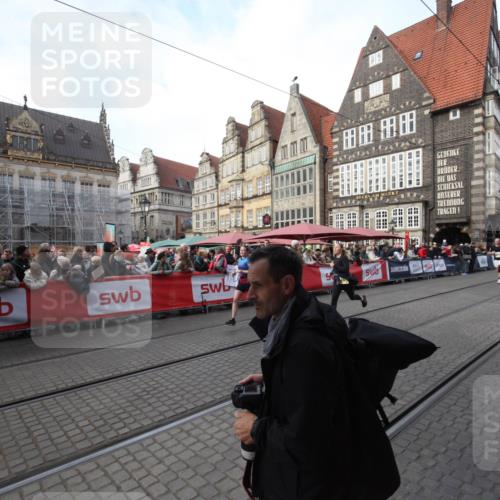 05.10.2025 - 20. swb-Marathon Bremen Yannick Fuchs http://msf.ph/oto/9291777 05.10.2025 10:54:13 Ziel 9402, 9900, 9935, 11151, 11347 meine-sportfotos.de
