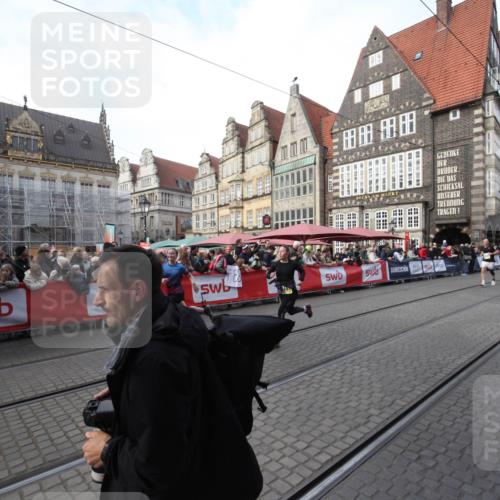 05.10.2025 - 20. swb-Marathon Bremen Yannick Fuchs http://msf.ph/oto/9291781 05.10.2025 10:54:14 Ziel 9402, 9900, 9935, 11151, 11203, 11347 meine-sportfotos.de