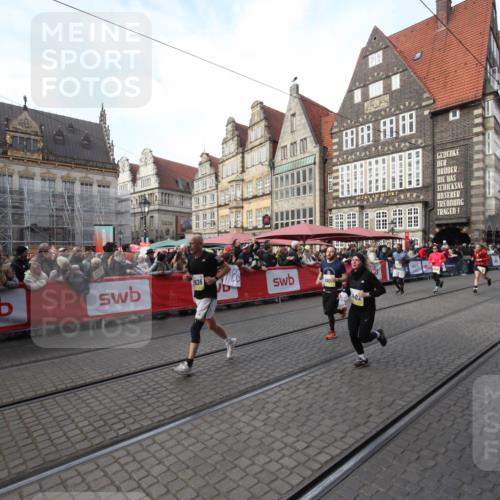 05.10.2025 - 20. swb-Marathon Bremen Yannick Fuchs http://msf.ph/oto/9291795 05.10.2025 10:54:17 Ziel 9402, 9574, 9900, 9935, 10234, 10533, 11203, 11449 meine-sportfotos.de