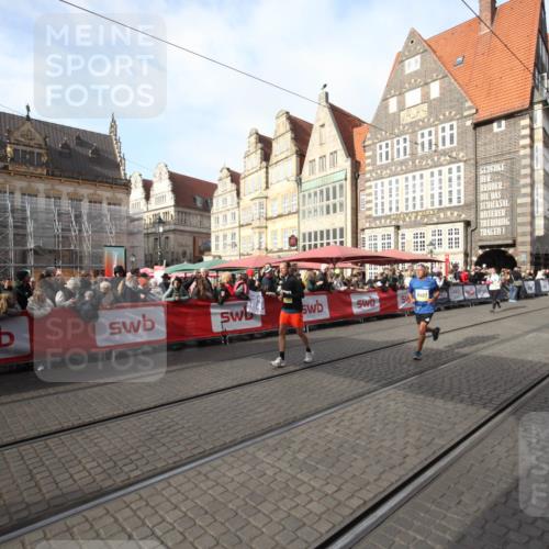 05.10.2025 - 20. swb-Marathon Bremen Yannick Fuchs http://msf.ph/oto/9291830 05.10.2025 10:54:28 Ziel 9392, 9407, 9633, 10097, 10810, 11040, 11271 meine-sportfotos.de