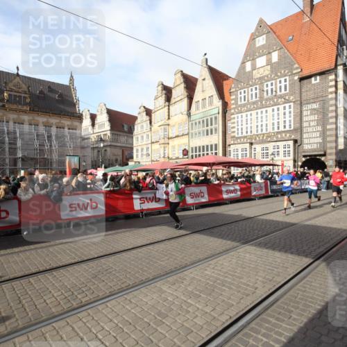 05.10.2025 - 20. swb-Marathon Bremen Yannick Fuchs http://msf.ph/oto/9291837 05.10.2025 10:54:31 Ziel 9392, 9633, 10032, 10097, 10810, 11271 meine-sportfotos.de