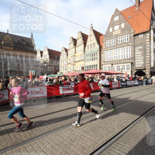 05.10.2025 - 20. swb-Marathon Bremen Yannick Fuchs http://msf.ph/oto/9291859 05.10.2025 10:54:33 Ziel 9392, 9633, 10032, 10097, 10178, 10810, 11045, 11089 meine-sportfotos.de