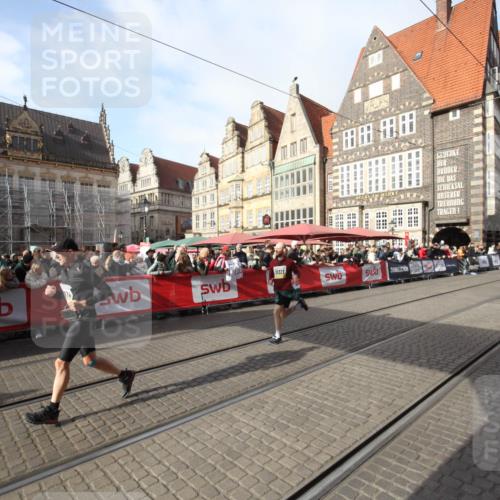 05.10.2025 - 20. swb-Marathon Bremen Yannick Fuchs http://msf.ph/oto/9291898 05.10.2025 10:54:44 Ziel 10007, 10174, 11321, 11694 meine-sportfotos.de