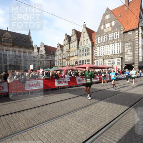 05.10.2025 - 20. swb-Marathon Bremen Yannick Fuchs http://msf.ph/oto/9291901 05.10.2025 10:54:48 Ziel 8326, 9282, 9295, 9591, 9754, 9776, 10007 meine-sportfotos.de