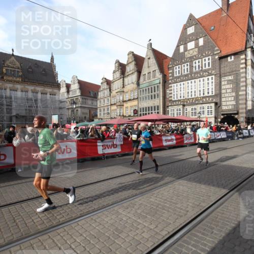 05.10.2025 - 20. swb-Marathon Bremen Yannick Fuchs http://msf.ph/oto/9291908 05.10.2025 10:54:49 Ziel 8326, 9282, 9295, 9591, 9754, 9776, 10007, 11276 meine-sportfotos.de