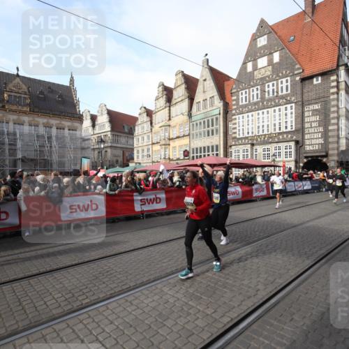 05.10.2025 - 20. swb-Marathon Bremen Yannick Fuchs http://msf.ph/oto/9292007 05.10.2025 10:55:12 Ziel 9176, 10014, 10034, 10180, 10307, 10920, 11317 meine-sportfotos.de