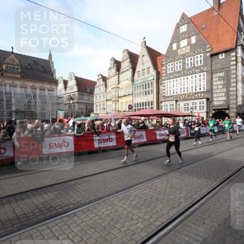 05.10.2025 - 20. swb-Marathon Bremen Yannick Fuchs http://msf.ph/oto/9292014 05.10.2025 10:55:14 Ziel 9176, 9318, 10003, 10034, 10180, 10307, 10326, 11317 meine-sportfotos.de