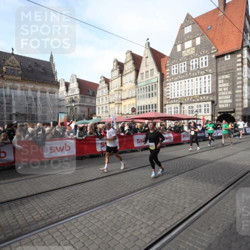 05.10.2025 - 20. swb-Marathon Bremen Yannick Fuchs http://msf.ph/oto/9292021 05.10.2025 10:55:15 Ziel 9176, 9318, 10003, 10034, 10326, 11140, 11317 meine-sportfotos.de