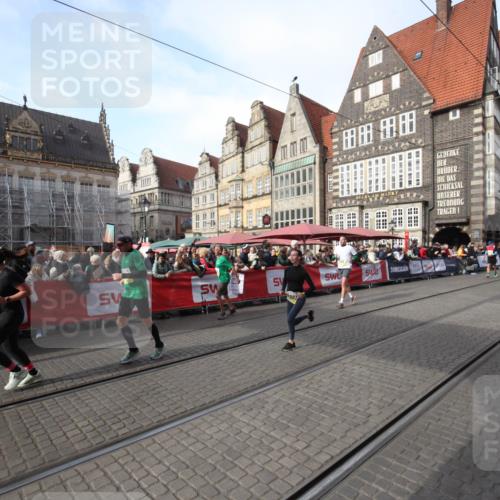 05.10.2025 - 20. swb-Marathon Bremen Yannick Fuchs http://msf.ph/oto/9292038 05.10.2025 10:55:18 Ziel 9176, 9318, 9881, 10003, 10326, 11042, 11140 meine-sportfotos.de
