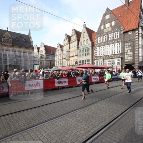 05.10.2025 - 20. swb-Marathon Bremen Yannick Fuchs http://msf.ph/oto/9292103 05.10.2025 10:55:35 Ziel 9856, 10111, 10262, 10745, 11025, 11197 meine-sportfotos.de