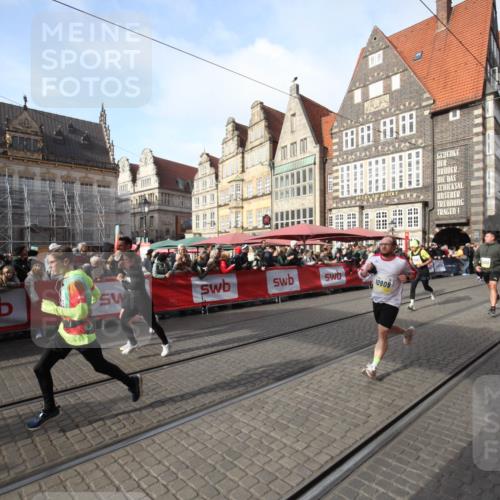 05.10.2025 - 20. swb-Marathon Bremen Yannick Fuchs http://msf.ph/oto/9292157 05.10.2025 10:55:46 Ziel 9195, 9197, 9621, 9882, 10088, 10287, 10323, 10475, 10800, 10909, 11081, 11586, 11624 meine-sportfotos.de