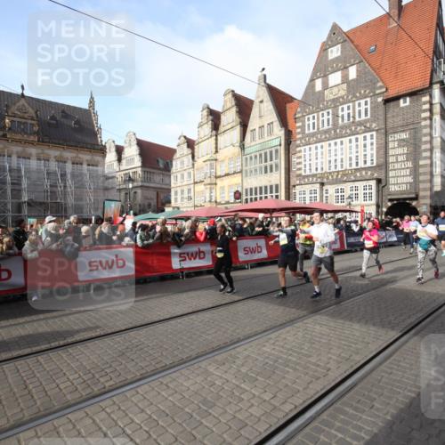 05.10.2025 - 20. swb-Marathon Bremen Yannick Fuchs http://msf.ph/oto/9292175 05.10.2025 10:55:50 Ziel 9521, 9621, 9882, 10253, 10287, 10323, 10385, 10653, 10800, 11249, 11624 meine-sportfotos.de