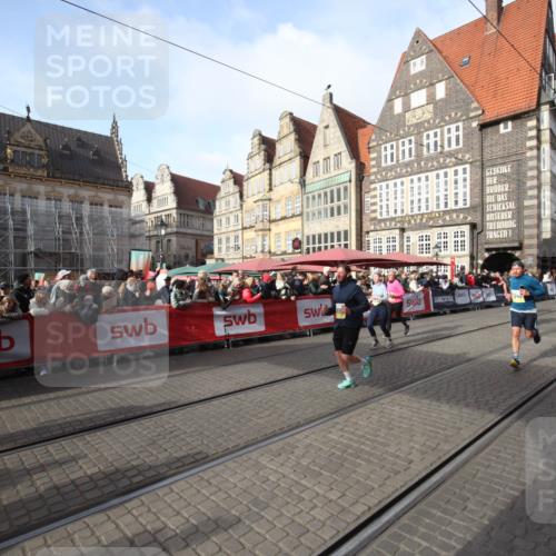 05.10.2025 - 20. swb-Marathon Bremen Yannick Fuchs http://msf.ph/oto/9292188 05.10.2025 10:55:53 Ziel 9521, 10253, 10385, 10610, 10653, 11052, 11249 meine-sportfotos.de