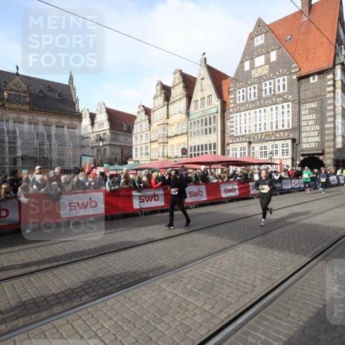 05.10.2025 - 20. swb-Marathon Bremen Yannick Fuchs http://msf.ph/oto/9292214 05.10.2025 10:56:02 Ziel 7147, 9871, 10015, 10654, 10758, 10921, 11148 meine-sportfotos.de