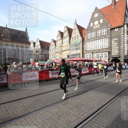 05.10.2025 - 20. swb-Marathon Bremen Yannick Fuchs http://msf.ph/oto/9292247 05.10.2025 10:56:12 Ziel 9811, 9968, 10006, 10009, 10664, 10989, 11095, 11366, 11620, 11693 meine-sportfotos.de